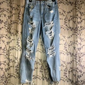AMERICAN EAGLE MOM JEANS SIZE 6